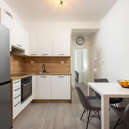 Bura Apartment Kastela