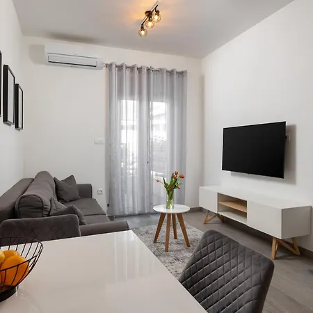Bura Apartment Kastela