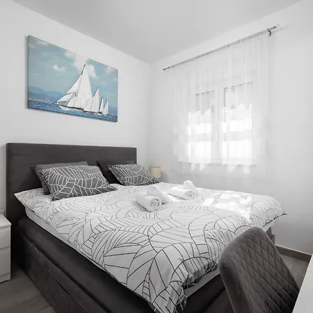 Apartment Bura *
